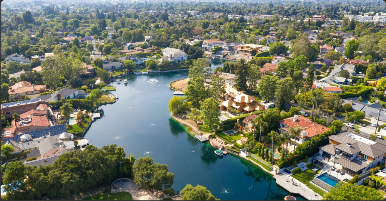 Toluca Lake neighborhood view
